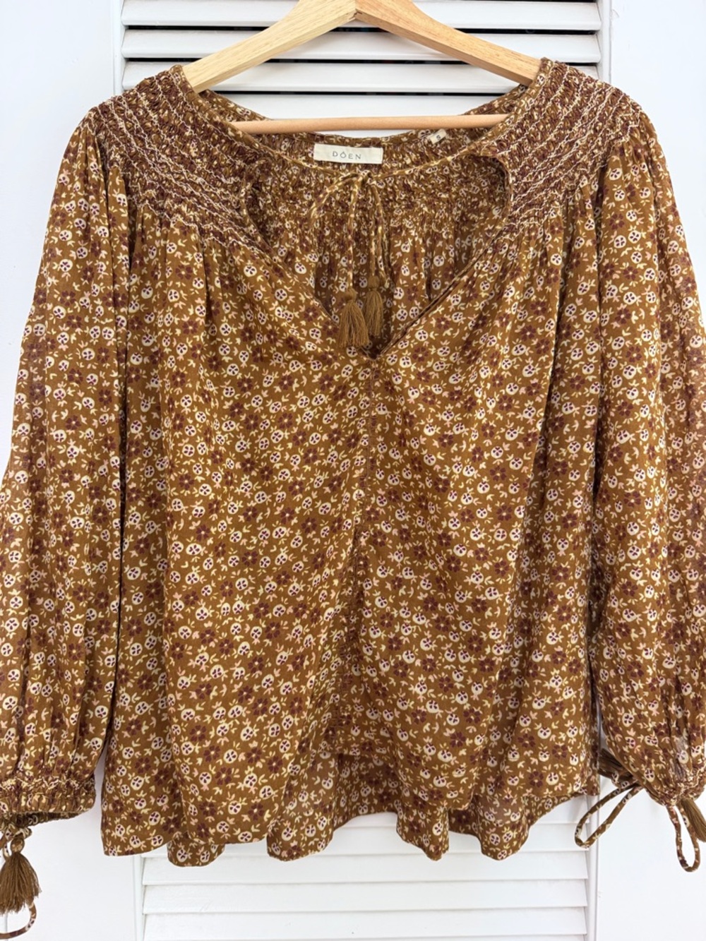 Doen Golden Floral Smocked Peasant Blouse - Small